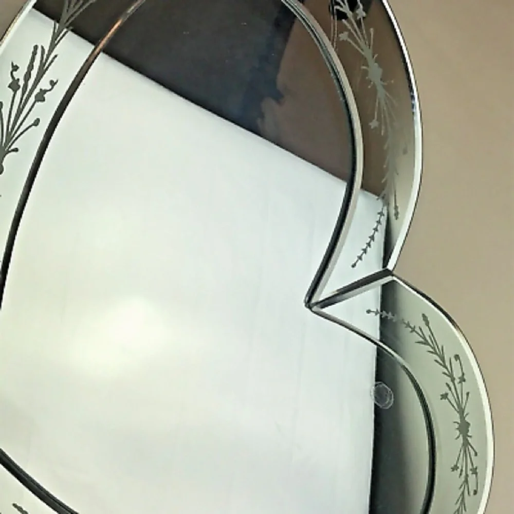 Elegant Venetian Heart-Shaped Silver Wall Mirror by Studio Silversmiths 12 x 18